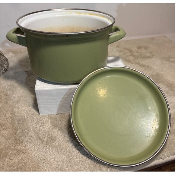 Vintage Avocado Green Enamelware Cooking Pot With Lid 9" Diameter - Picture 4 of 9